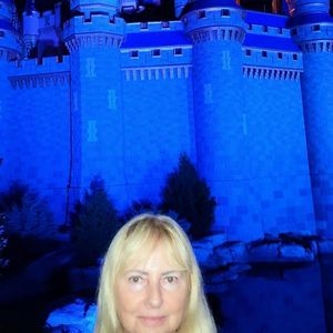 Meet your Posher, Debbie